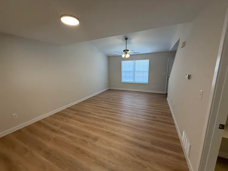 1512 Citadel Dr — Photo 5
