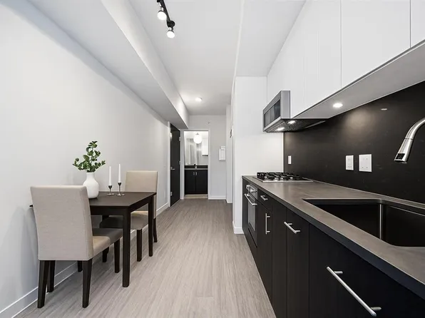 730 S 2nd Ave SW #704, Calgary, AB T2P 1R8