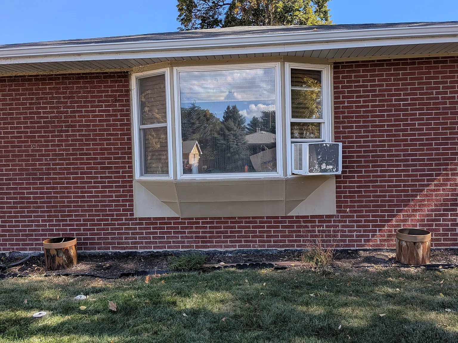 3 bed, 1.5 bath, 1348 sqft, $2,500 — Photo 2