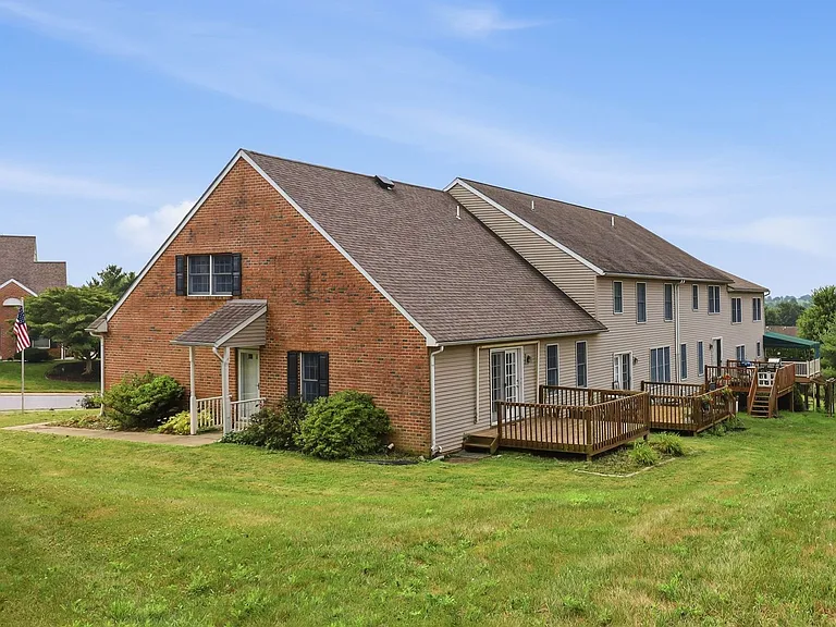 472 Hillside Dr — Photo 29