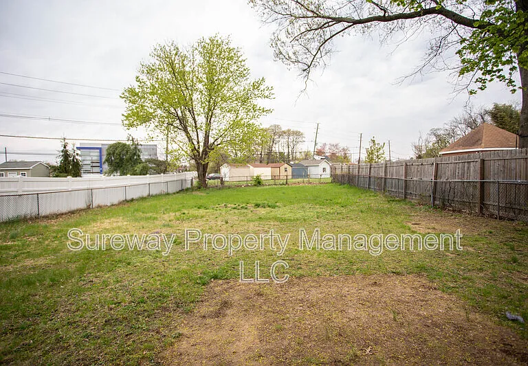 5729 Irving Ave — Photo 29