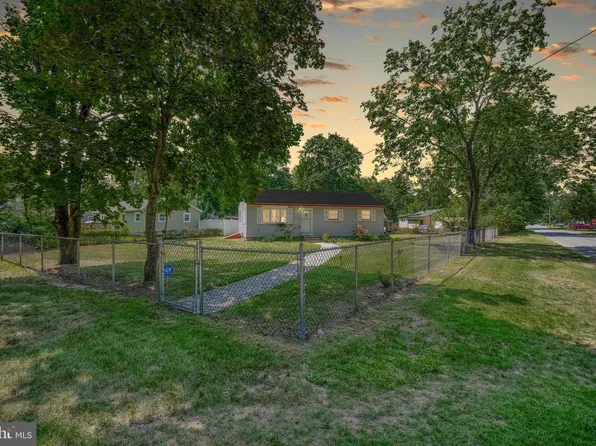 121 Delwyn Ln, Williamstown, NJ 08094