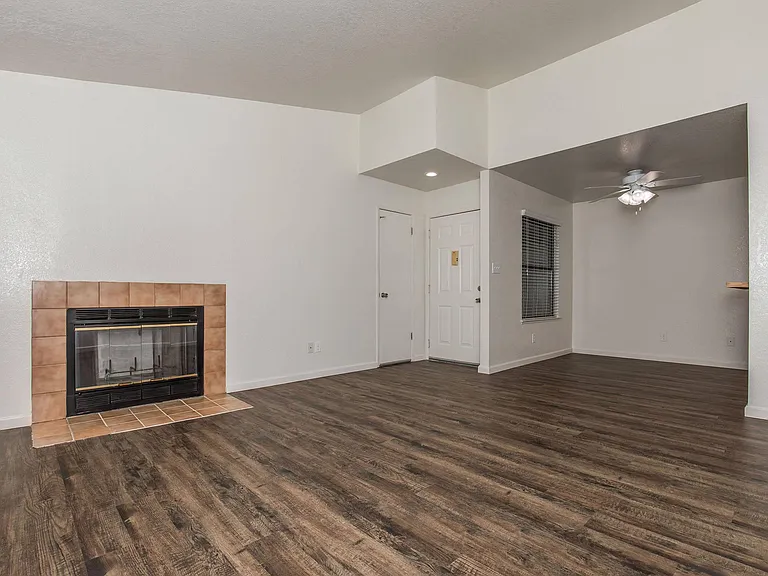 Victoria Square Apartments — Photo 48