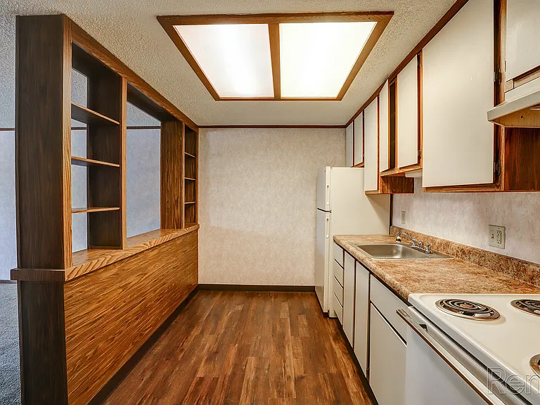 Heathmoore Apartments — Photo 14