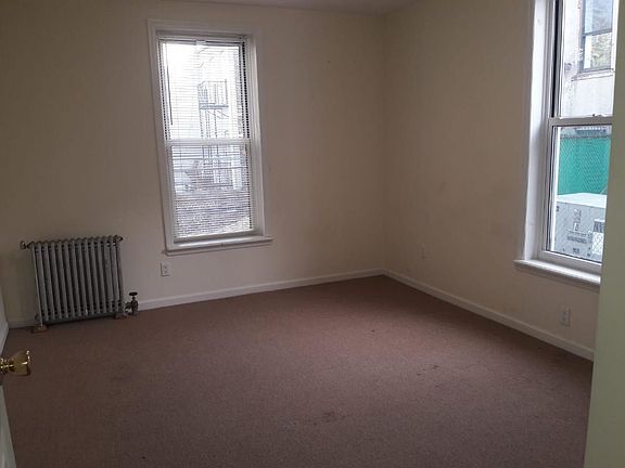5th image of 319 E 2nd St Unit 2