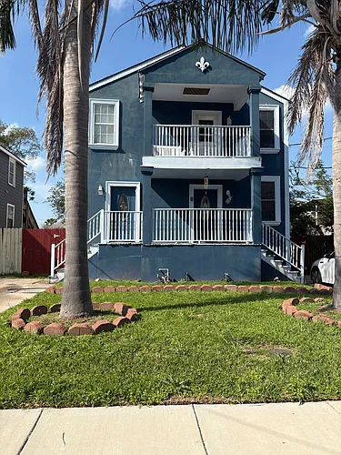 2323 Vienna St Photo 1