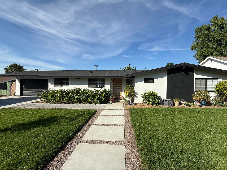 1st image of 2687 Calle Olivo