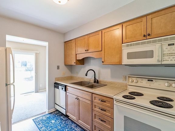 5th image of 1332 Truman Pl