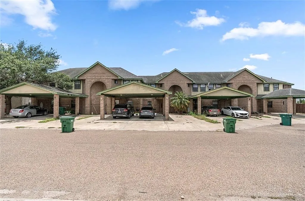 2 bed, 2.5 bath, 1311 sqft, $900 — Photo 1