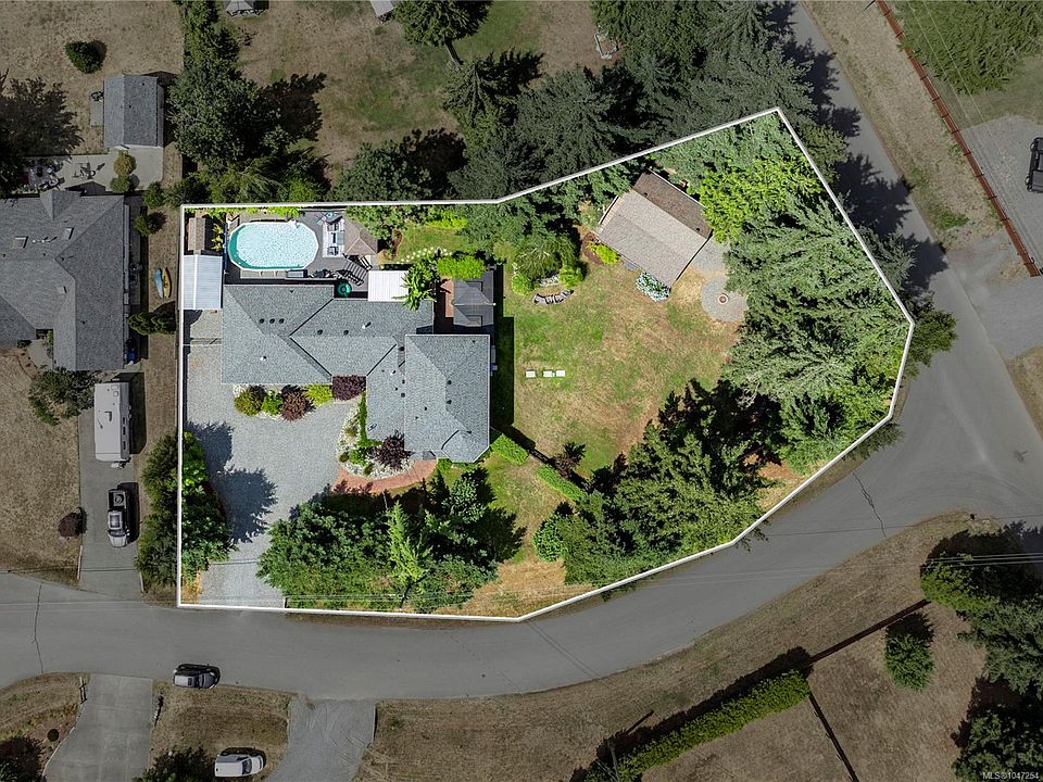 1st image of 2071 Saras Way