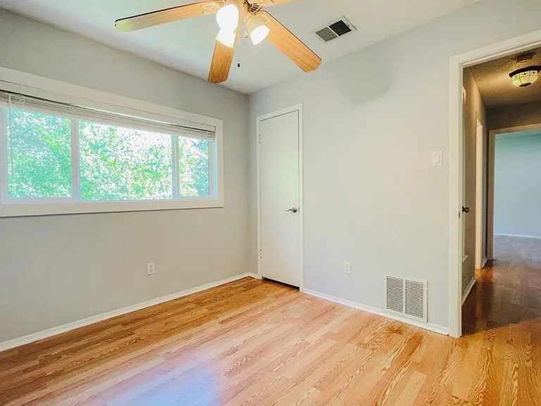 708 Decker Prairie Dr — Photo 6