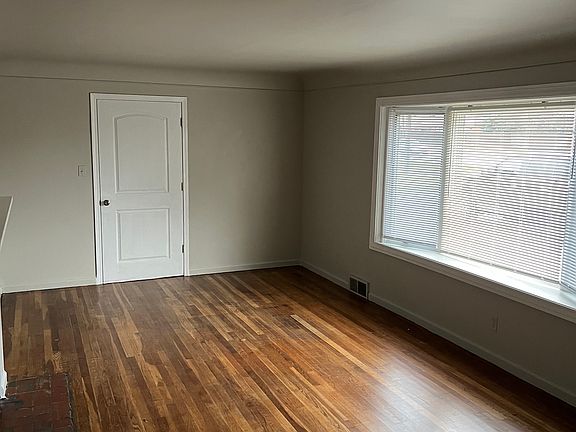 3rd image of 38275 Dequindre Rd #2