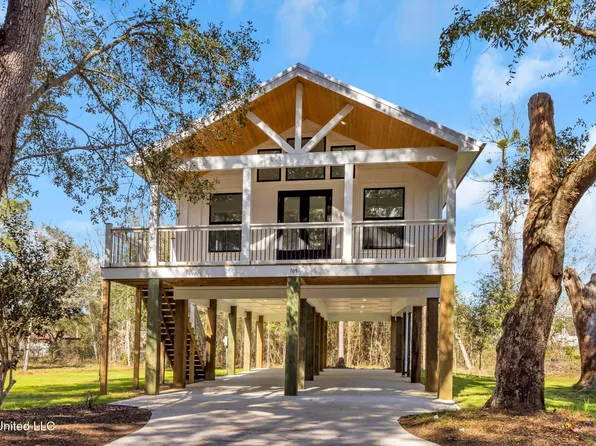 105 Austin Ln, Bay Saint Louis, MS 39520