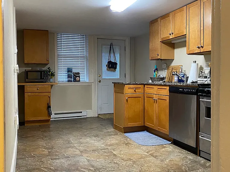 360 Tappan St #B — Photo 7