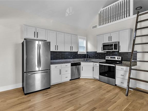 5th image of 575 Martin St SE