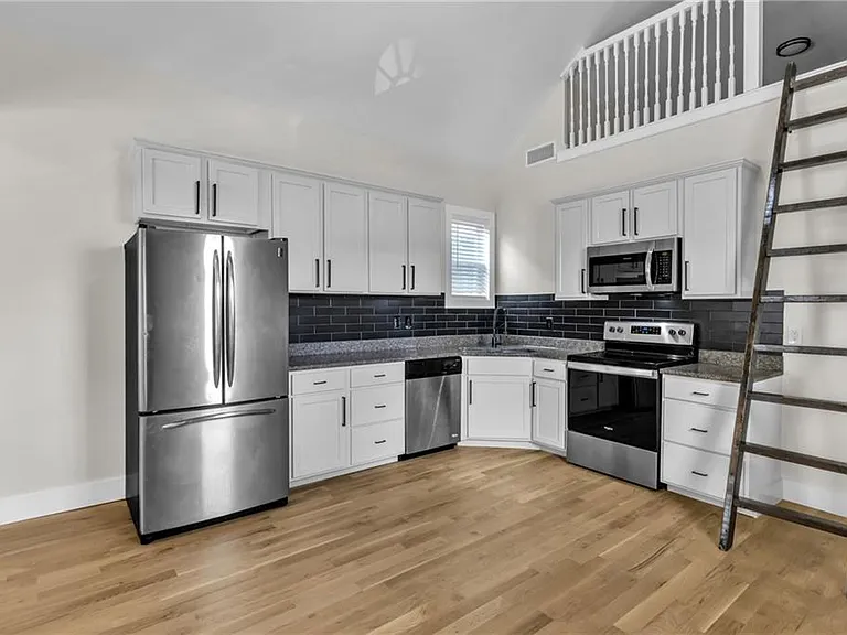 575 Martin St SE — Photo 5