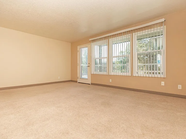 Corinthian Apartments — Photo 31
