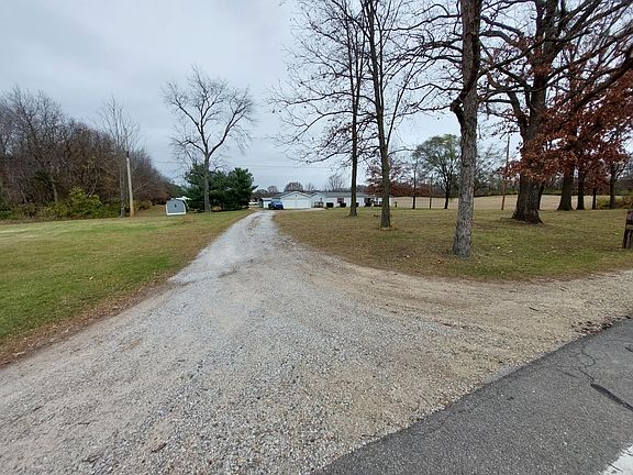 3rd image of 3023 Pine Lake St