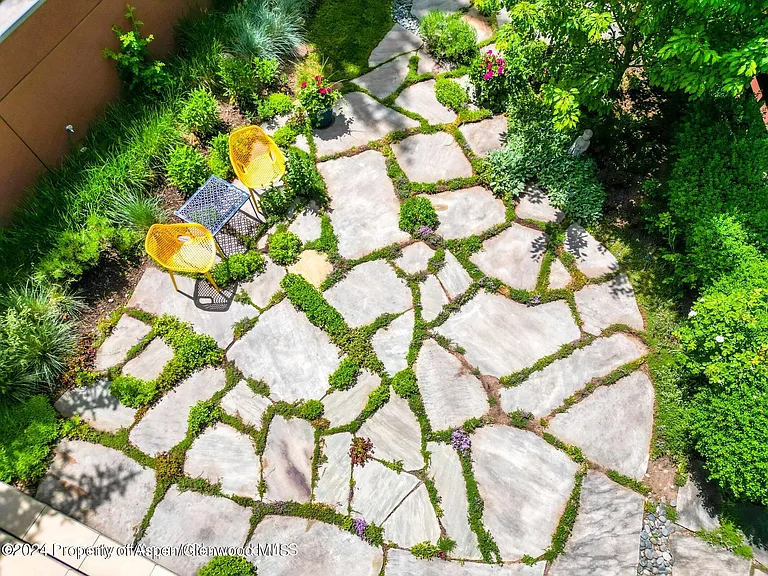 1015 Cemetery Ln — Photo 16