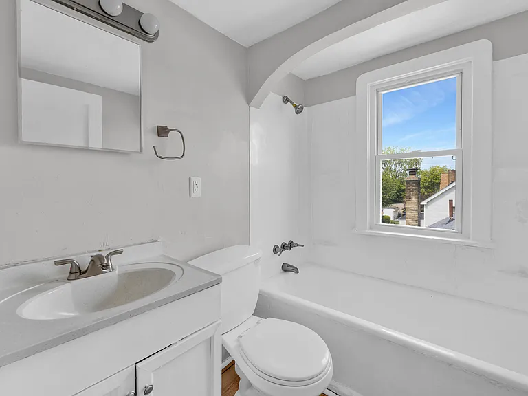 1462 E 175th St #3 — Photo 7