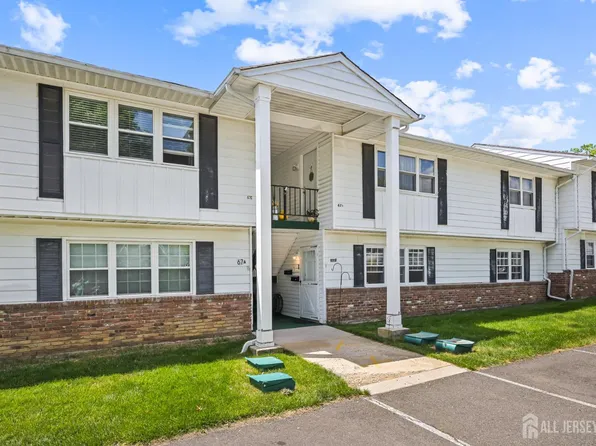 67 Galewood Dr APT B, Matawan, NJ 07747