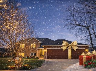 2401 S April Avenue, Springfield, MO 65807