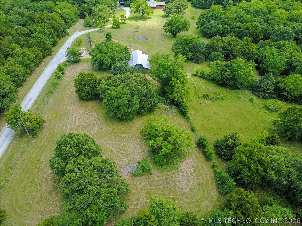 1st image of 7 Pinewood Trails Dr