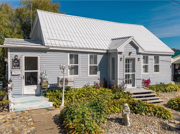 3 Pleasant St, Saint Stephen, NB E3L 1A1