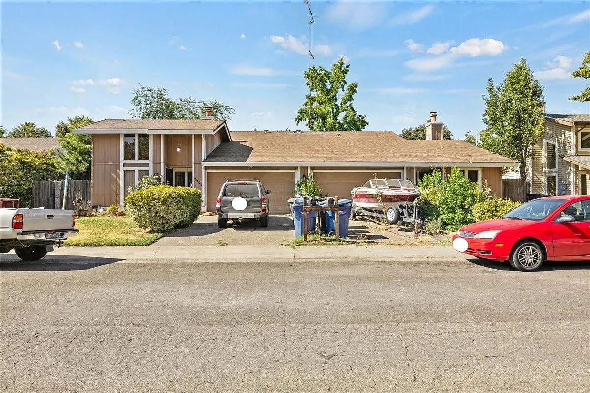 5422 Elsinore Way photo 1