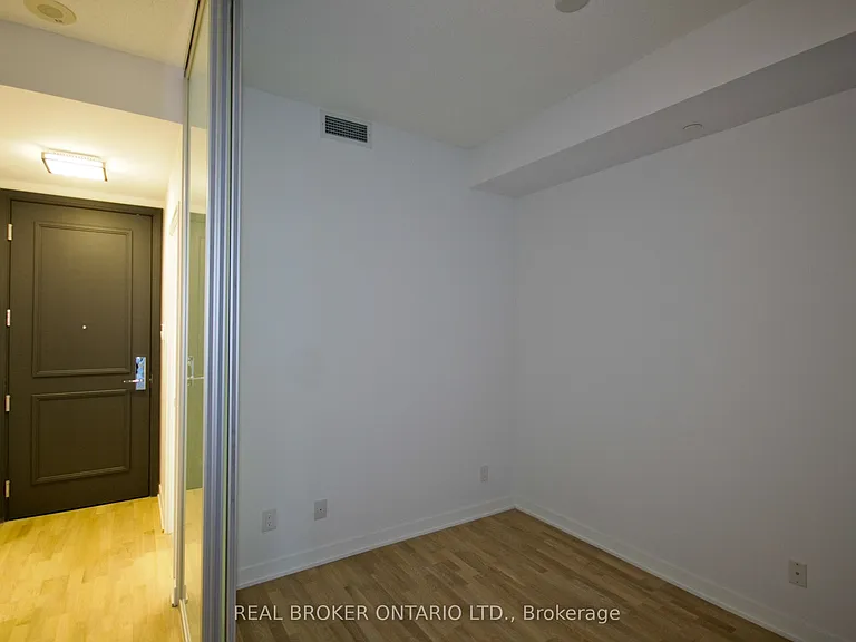 90 Park Lawn Rd #702 — Photo 2