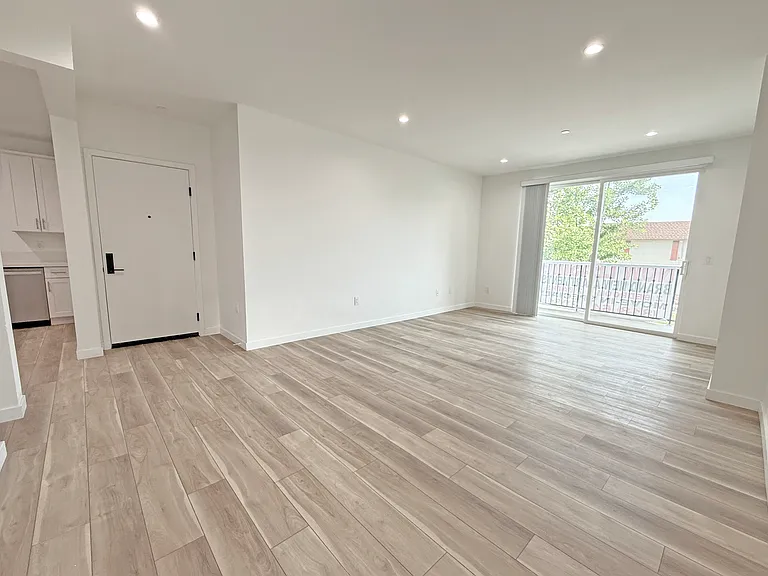 10934 Peach Grove St #201 — Photo 56