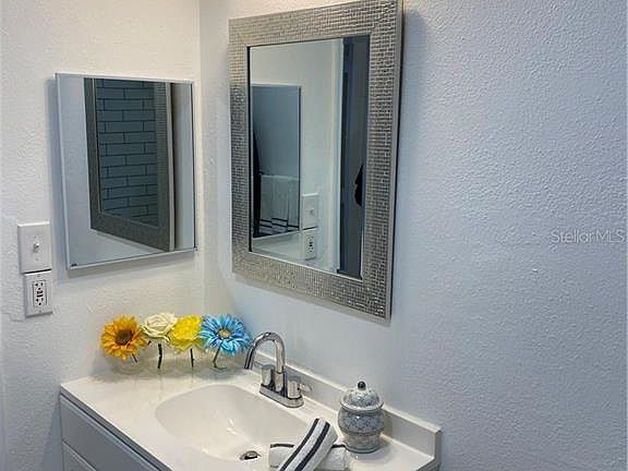 4th image of 37740 Pond Ave
