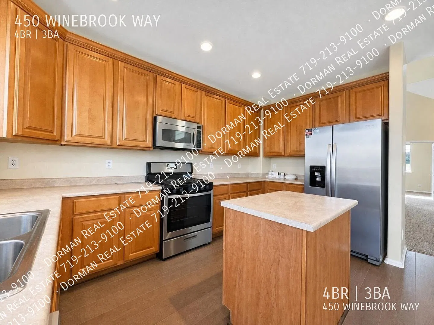 Stylish 4 Bedroom Home With Modern Appeal Near Ft Carson — Photo 4