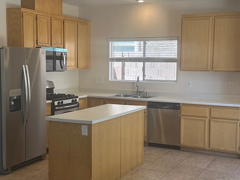828 Percy Arms St — Photo 23
