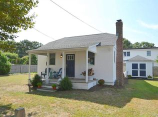 3 Mineola Ct, Hampton Bays, NY 11946