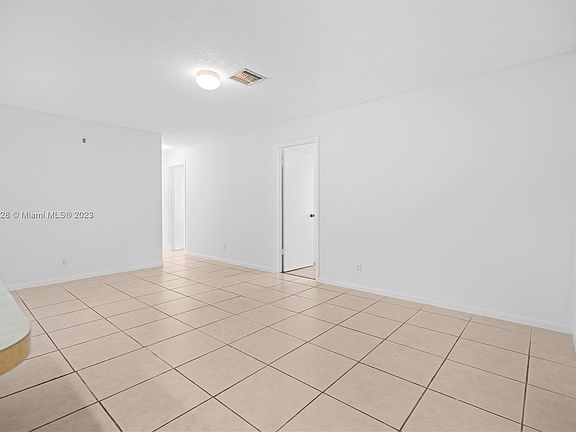 5th image of 11526 NW 39th Pl