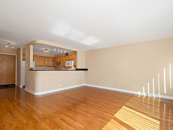 2nd image of 211 E Ohio St APT 1810