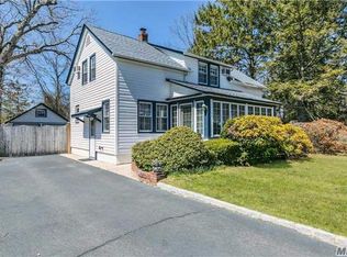 258 McConnell Ave, Bayport, NY 11705