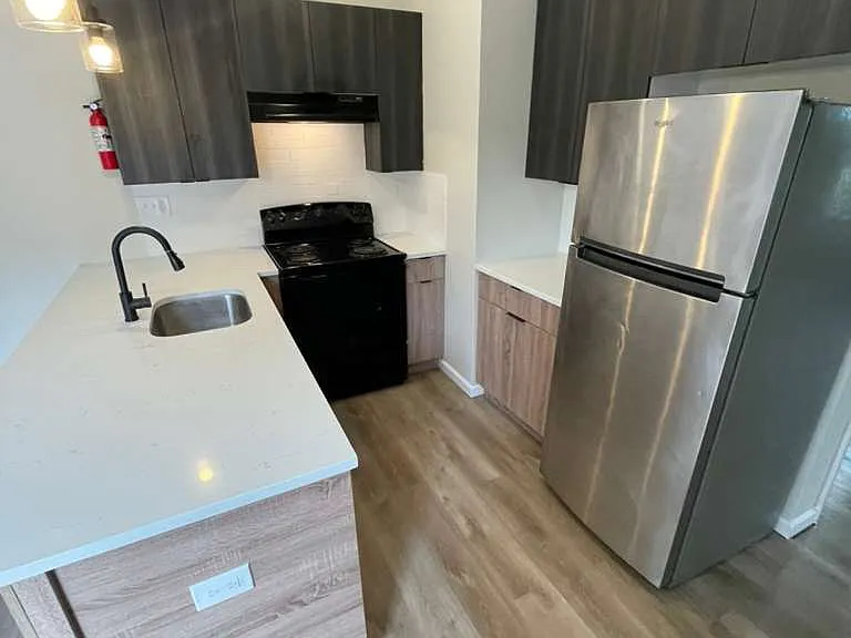 383 Avon Ave #3L — Photo 7