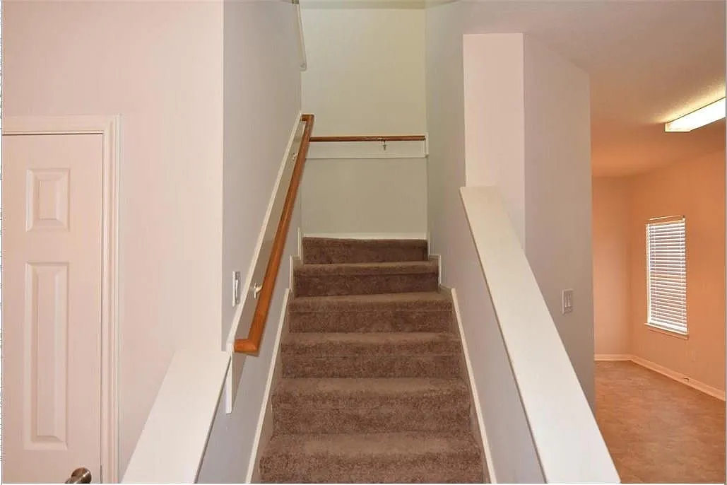 3 bed, 2.5 bath, 1745 sqft, $2,150 — Photo 4