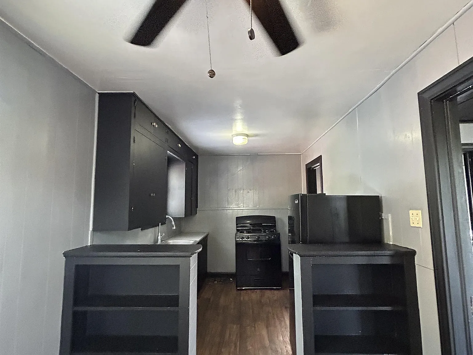 105 East Adoue Avenue - 2 — Photo 2