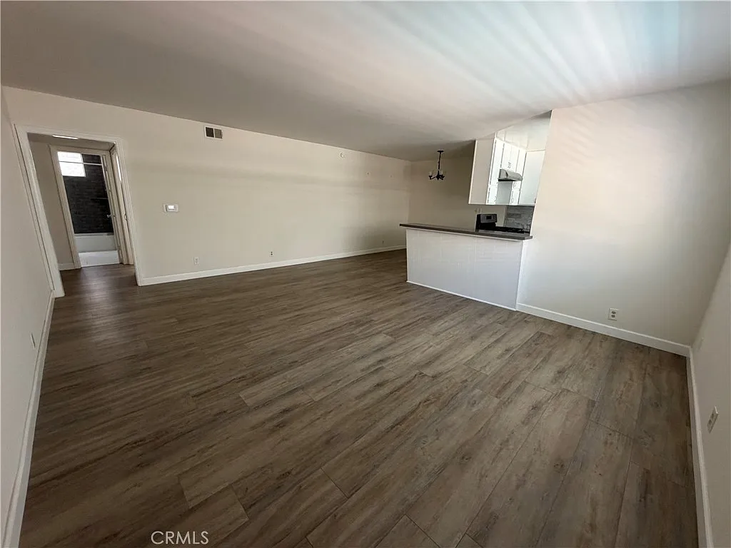 2 bed, 958 sqft, $3,000 — Photo 4