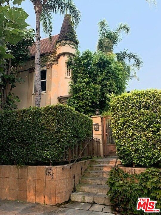 2nd image of 449 N Sycamore Ave