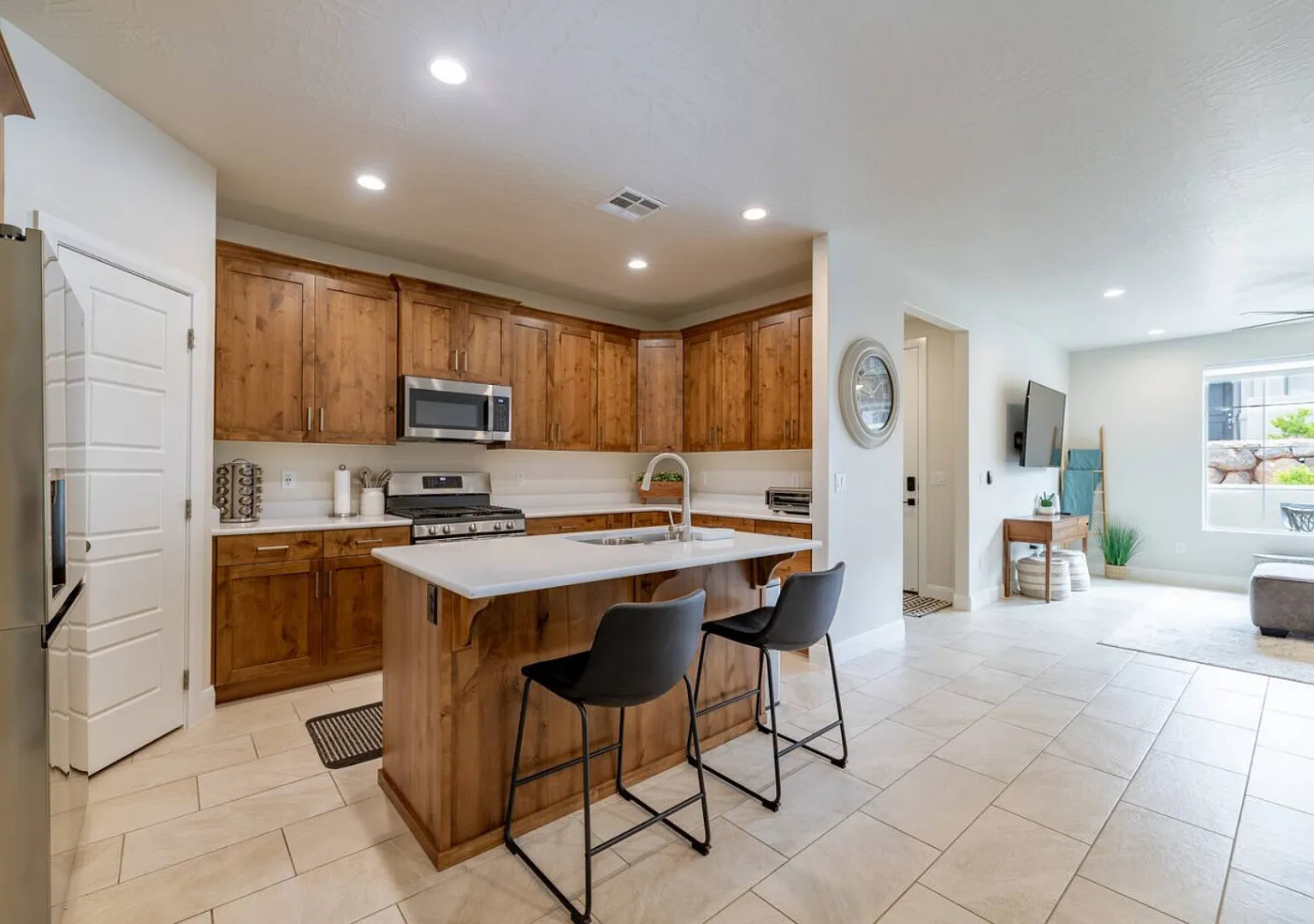 Spacious Getaway w/ Heated Pool — Photo 4