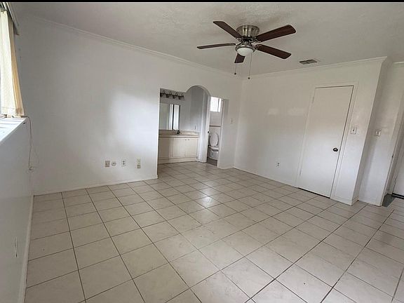 2nd image of 10907 Montverde Ln