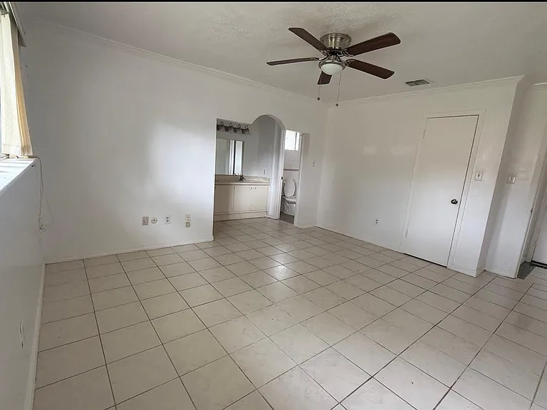 10907 Montverde Ln — Photo 2