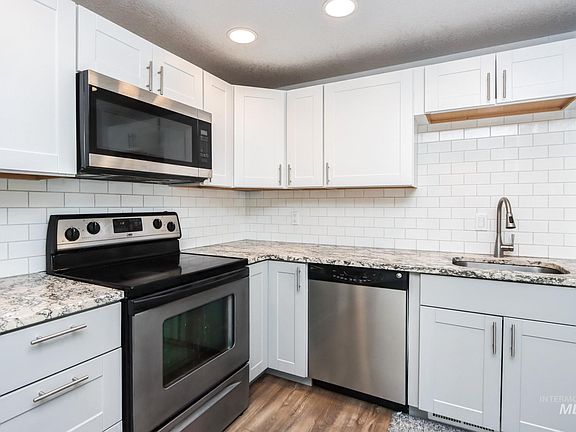 5th image of 223 E 7th St