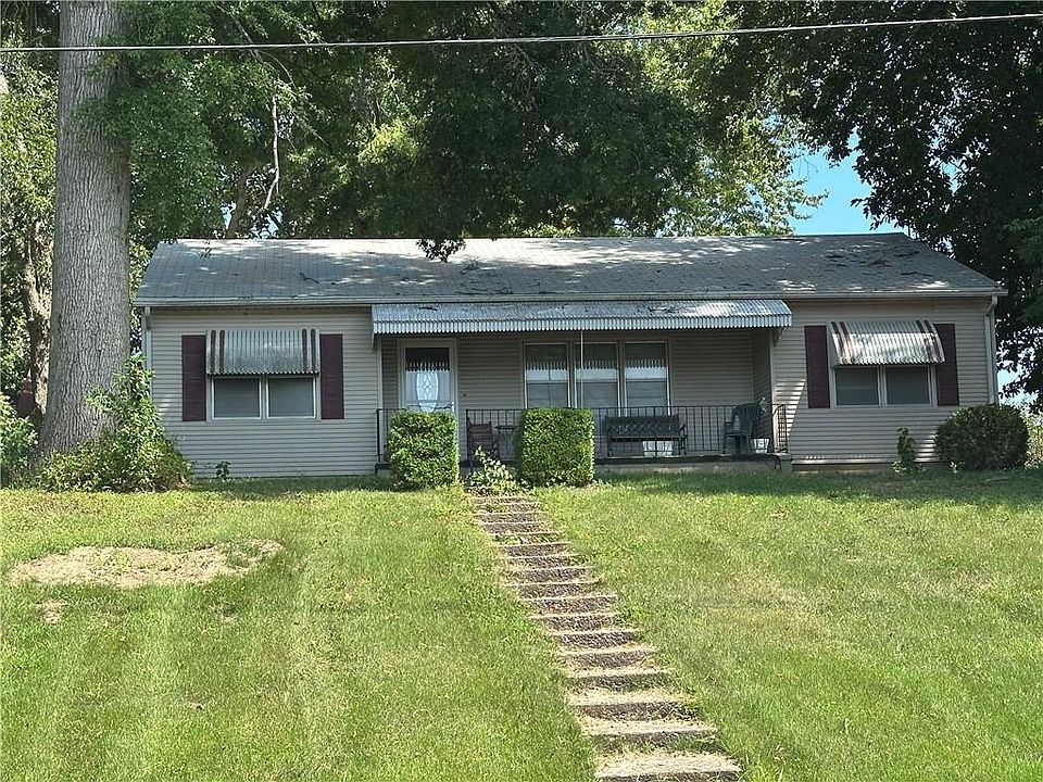 2nd image of 707 Main St