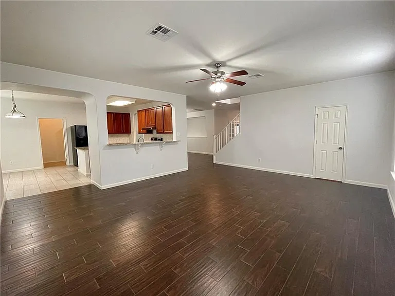 608 Trail Dust Dr — Photo 5