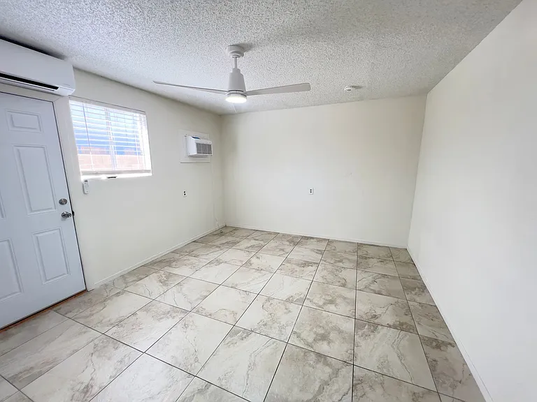 130 Metropolitan Dr #B — Photo 15